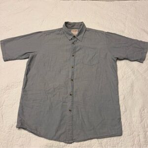 Wrangler men's short-sleeve button-up shirt is a gray Stripe patterned cotton M